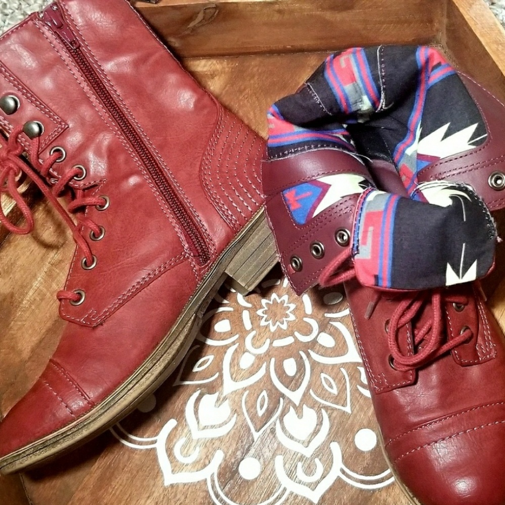《American Rag》Tribal Red Lace Up Combat Boots